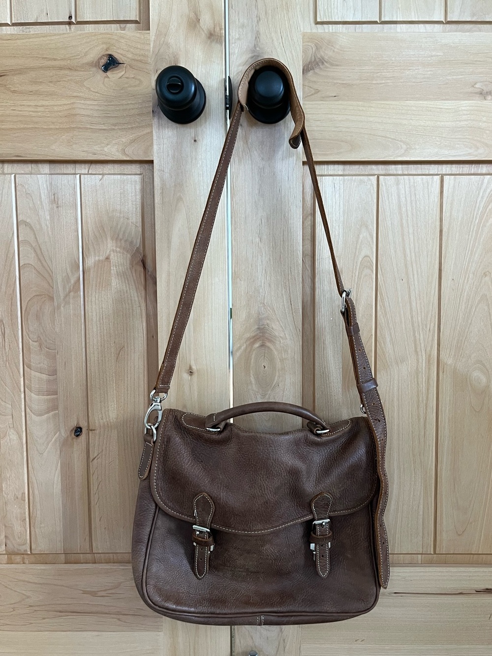 ROOTS Canada Brown Leather Messenger